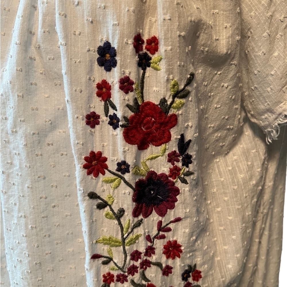 SUNDANCE SOFT GRAY PULLOVER TOP WITH PRETTY EMBROIDERY SHORT SLEEVES SIZE LARGE - Picture 6 of 12